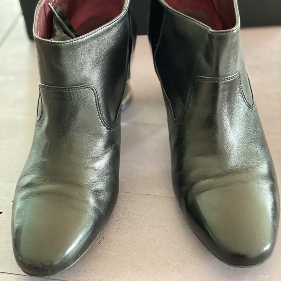 Authentic Chanel short black leather bootie size 39.5 made in Italy - Picture 9 of 14